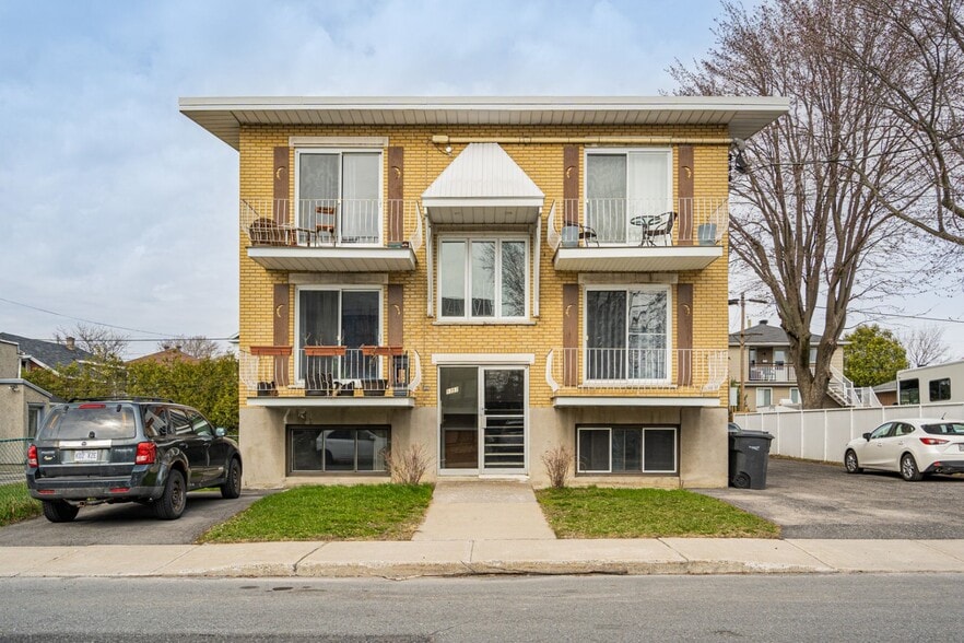1357 Rue Saint-Thomas, Longueuil, QC for sale - Primary Photo - Image 1 of 1