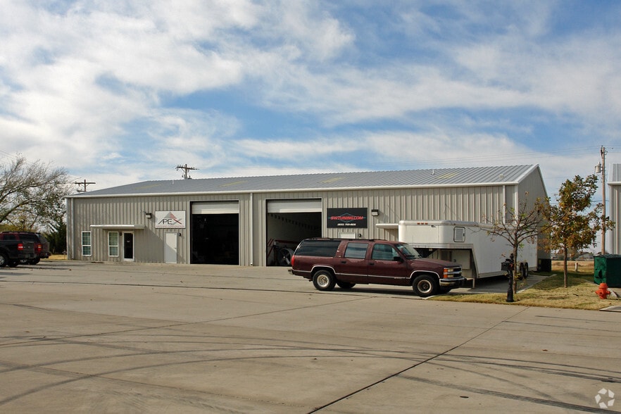 8060 N Glade Rd, Oklahoma City, OK for lease - Primary Photo - Image 3 of 6