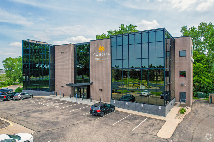 7077 Northland Cir, Brooklyn Park, MN for lease - Building Photo - Image 1 of 8