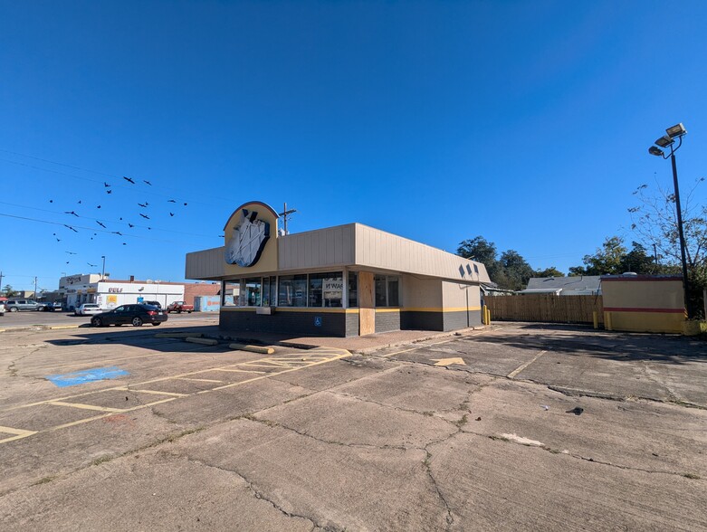 1322 N 16th St, Orange, TX for lease - Building Photo - Image 2 of 25