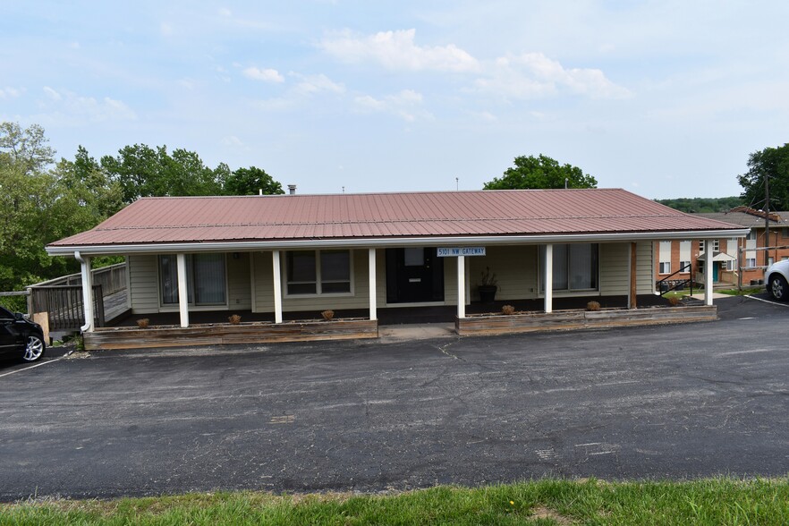 5101 NW Gateway Ave, Riverside, MO for lease - Primary Photo - Image 1 of 22