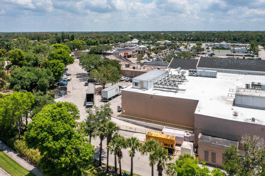 7055-7301 Radio Rd, Naples, FL for lease - Building Photo - Image 3 of 4