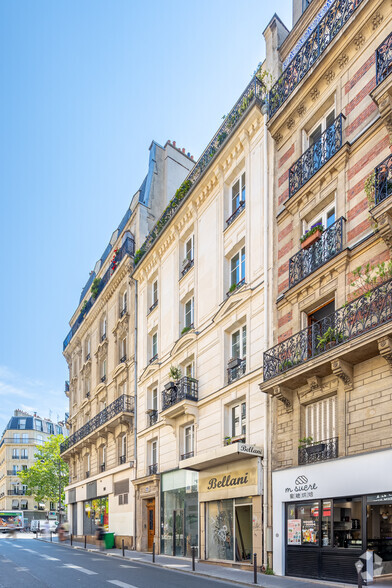 64 Rue Du Chemin Vert, Paris for lease - Primary Photo - Image 1 of 1