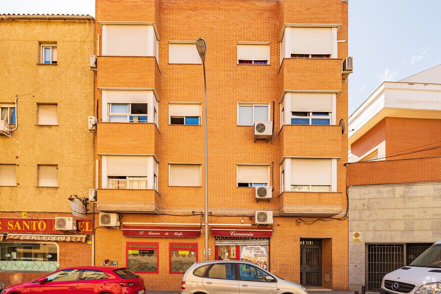 Calle Sierra de Alcubierre, 19, Madrid, Madrid for sale - Primary Photo - Image 1 of 1