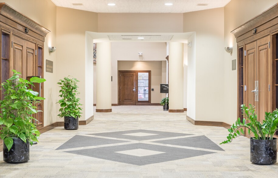 34 Campbell Ave SW, Roanoke, VA for lease - Interior Photo - Image 3 of 7