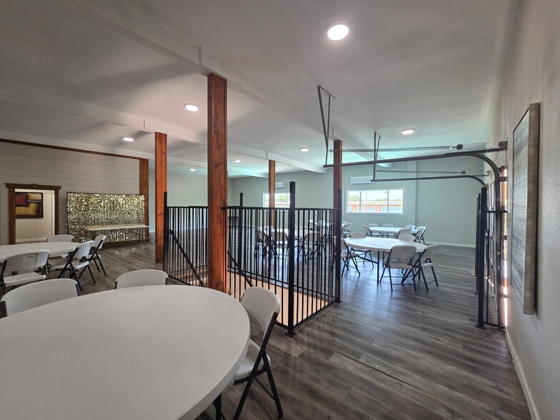 11457 Dennis Rd, Dallas, TX for lease - Interior Photo - Image 3 of 10