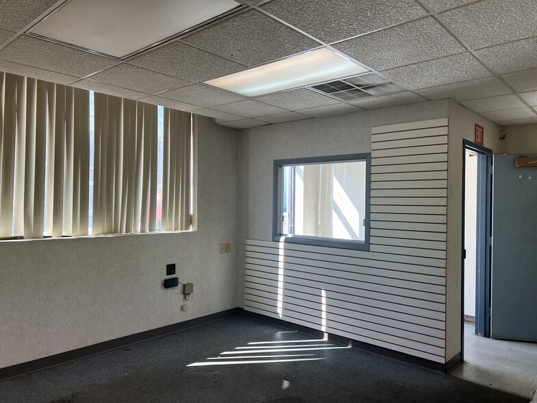 2213 Patterson Ave SW, Roanoke, VA for lease - Building Photo - Image 3 of 5