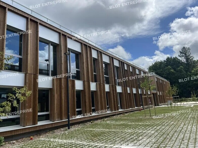 Office in Saint-Jacques-de-la-Lande for lease - Building Photo - Image 2 of 14