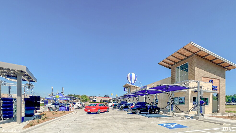 3112 Regency Ln, Denison, TX for sale - Building Photo - Image 2 of 7