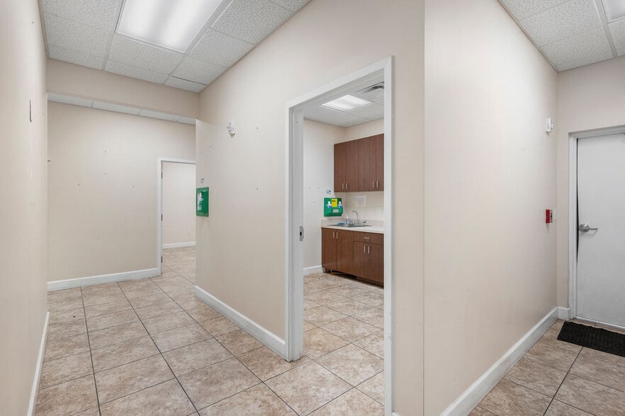 1713 US Highway 441 N, Okeechobee, FL for lease - Interior Photo - Image 3 of 30