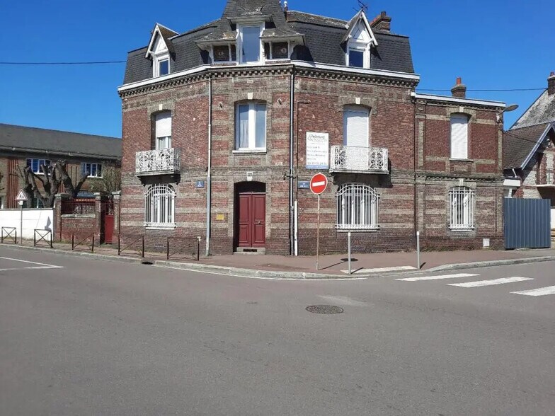 Office in Rouen for lease - Building Photo - Image 1 of 11