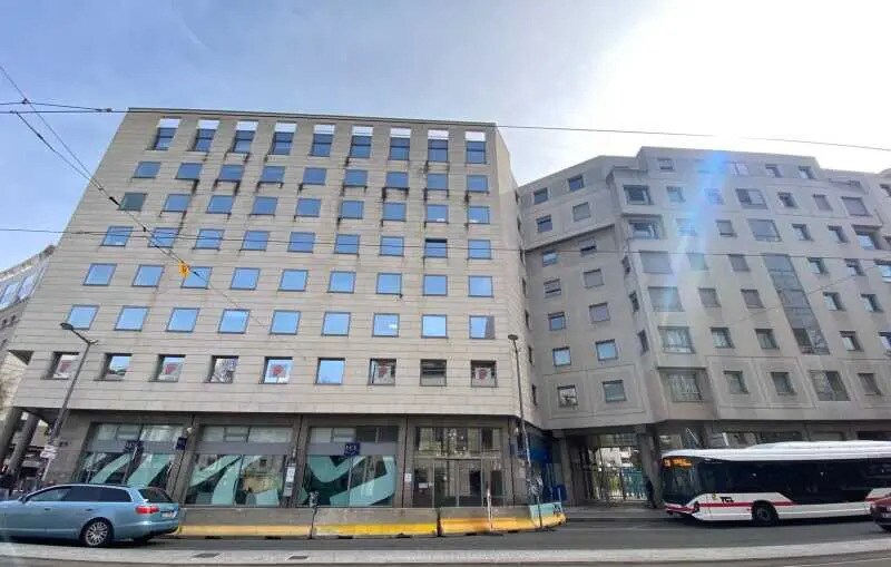 Office in Lyon for lease - Building Photo - Image 2 of 13
