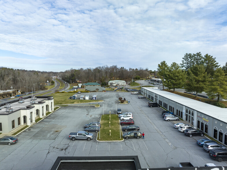 1241 Volunteer Pky, Bristol, TN for lease - Building Photo - Image 3 of 8