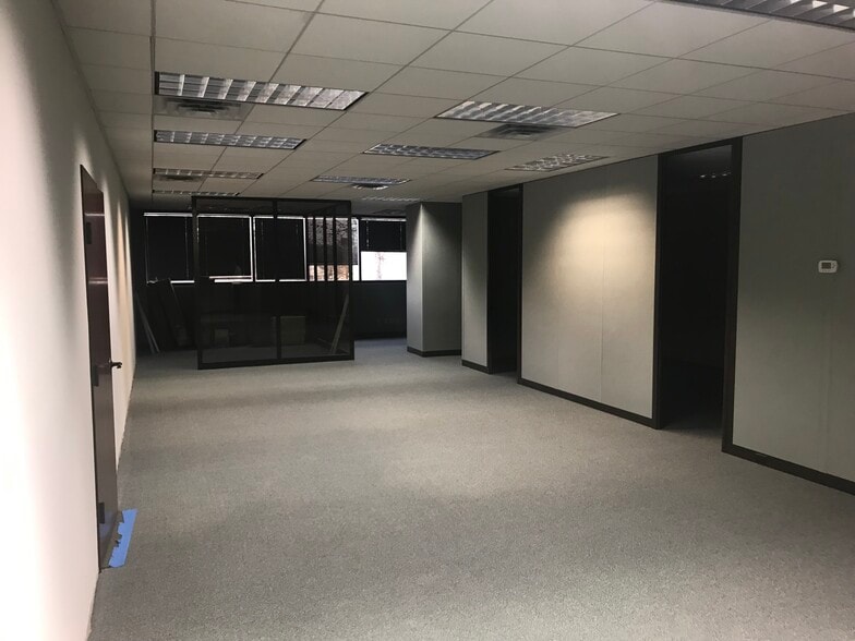 1101 N Main St, Anderson, SC for lease - Interior Photo - Image 3 of 8