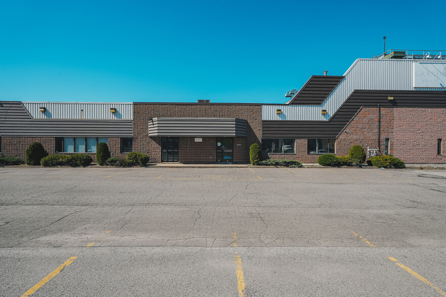 3300 Boul Industriel, Laval, QC for sale - Building Photo - Image 2 of 10