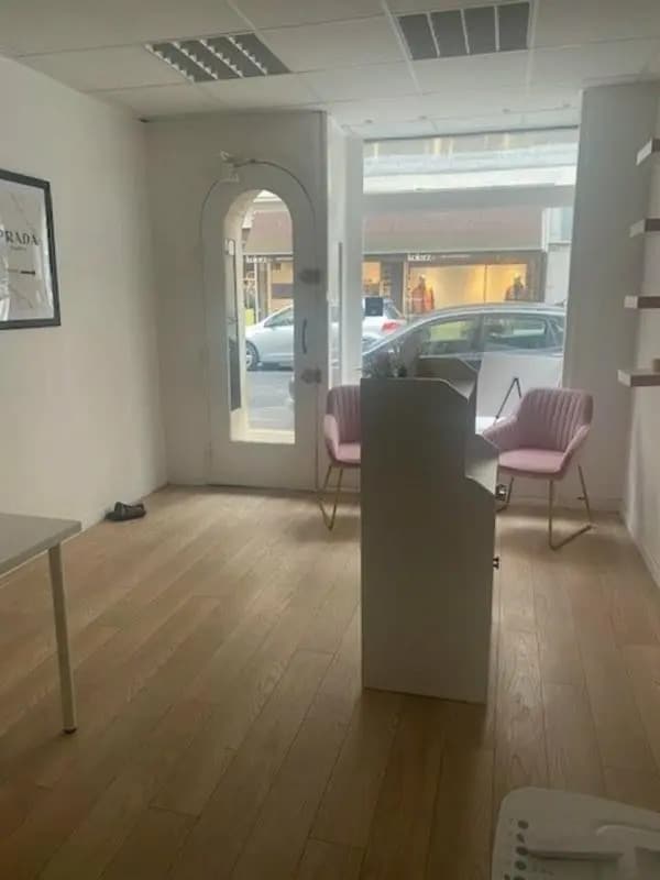 Retail in Villefranche-sur-Saône for lease Building Photo- Image 1 of 5