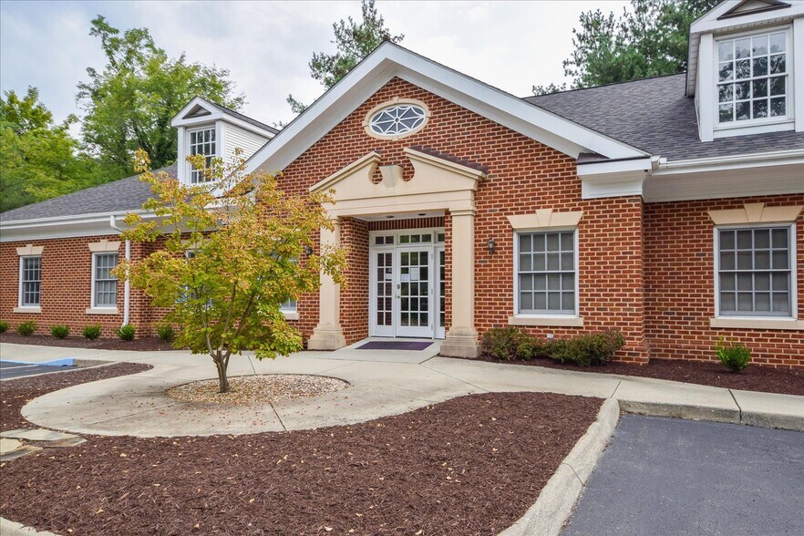 2609 McVitty Rd, Roanoke, VA 24018