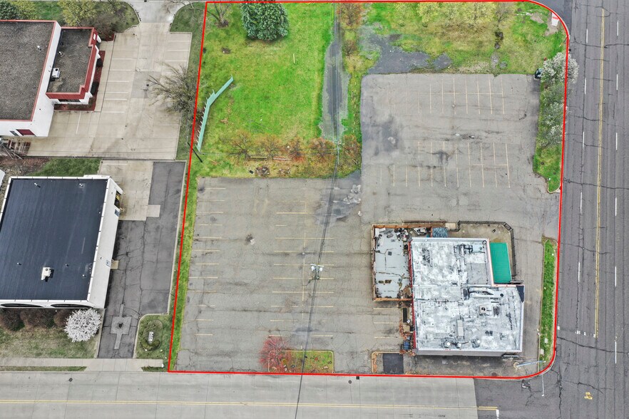 1090 Rochester Rd, Troy, MI for sale - Building Photo - Image 2 of 63