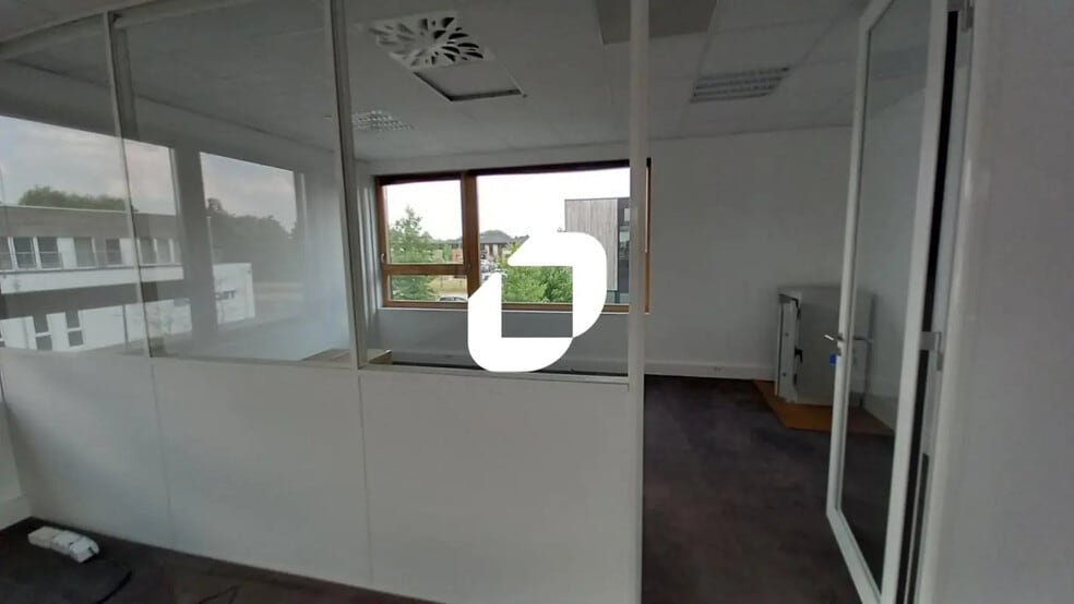 Office in VILLENEUVE-D'ASCQ for lease - Interior Photo - Image 2 of 10
