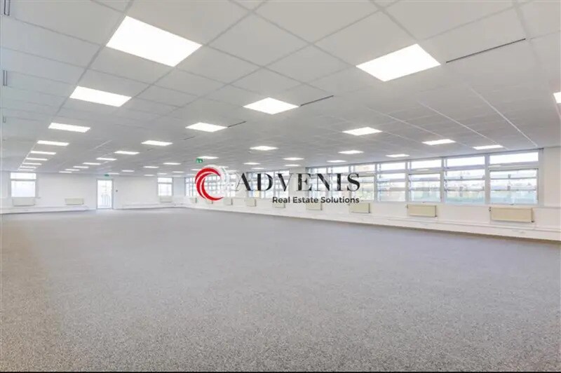 Office in Orly for lease - Interior Photo - Image 2 of 7