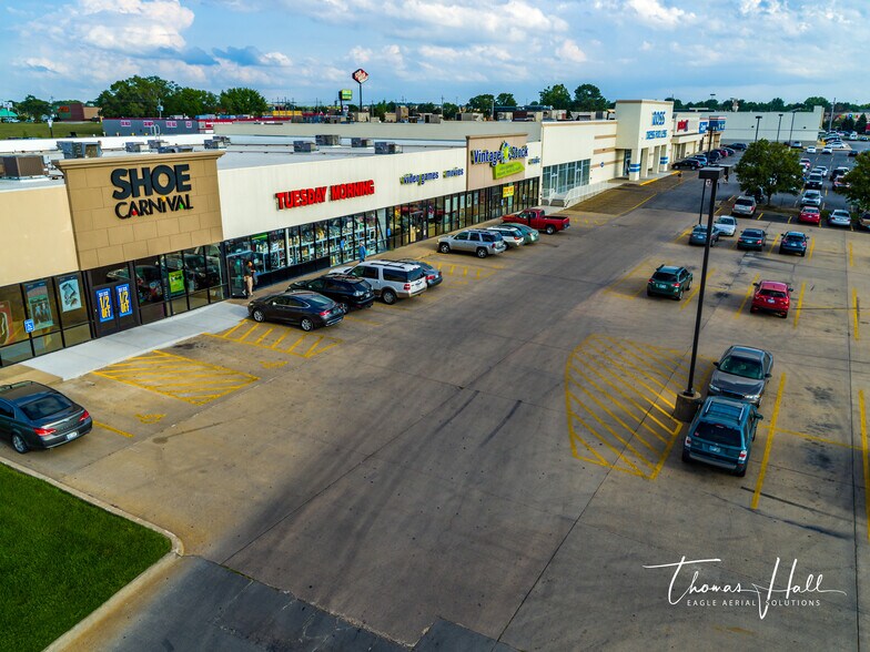 1930 SW Wanamaker Rd, Topeka, KS for sale - Building Photo - Image 1 of 1