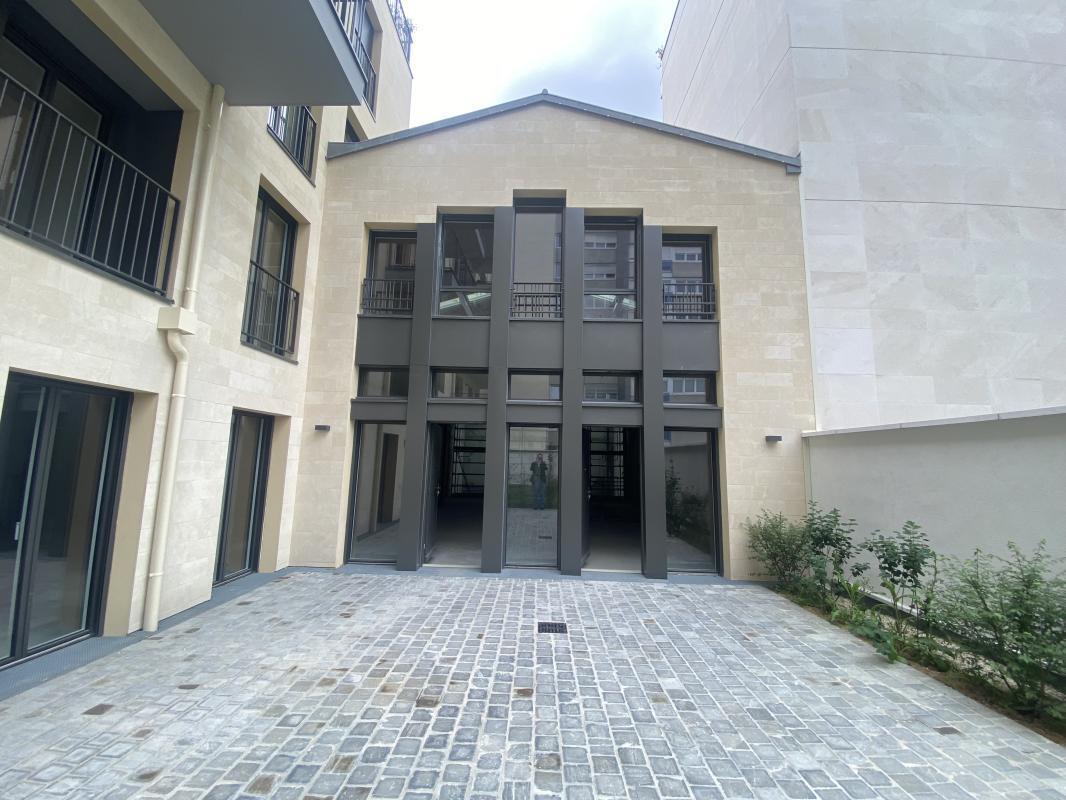 Office in Clichy for sale Building Photo- Image 1 of 9