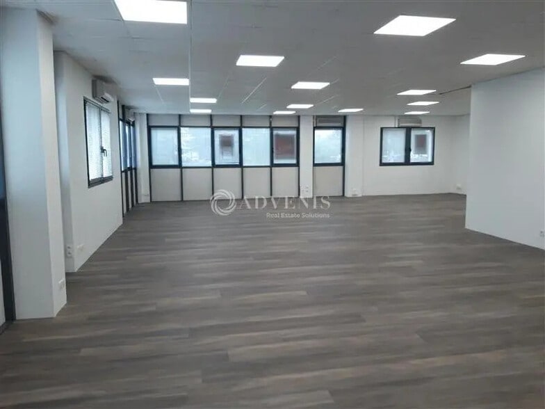 Office in La Chapelle-sur-Erdre for lease - Interior Photo - Image 3 of 3