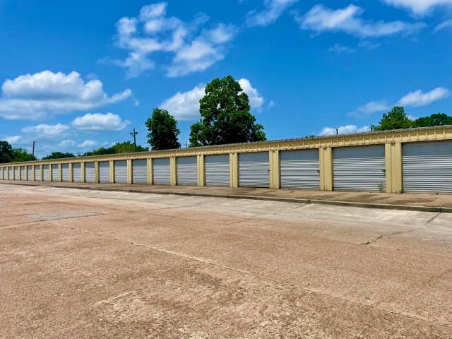 302 Cook, Dayton, TX for sale - Primary Photo - Image 1 of 1