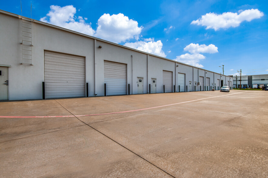 2514 Tarpley Rd, Carrollton, TX for lease - Building Photo - Image 3 of 6