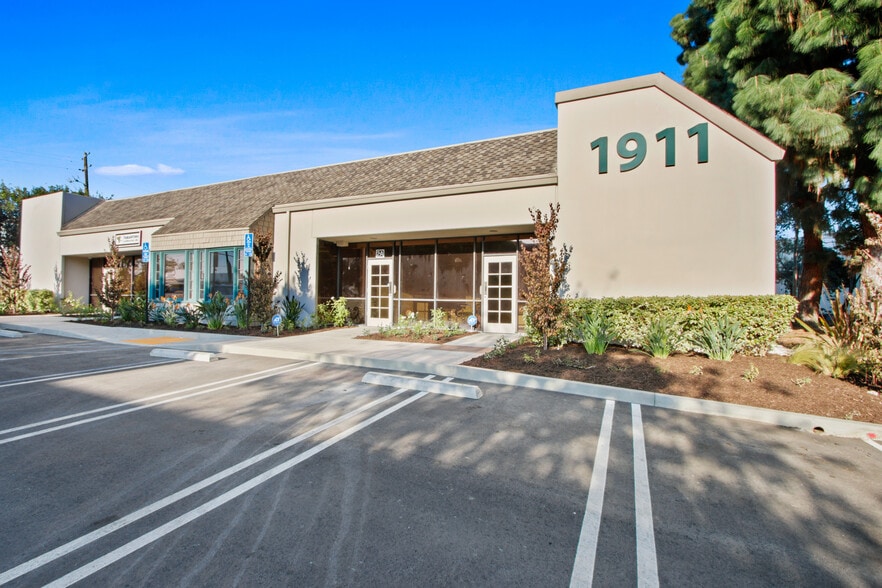 1911 Carnegie Ave, Santa Ana, CA for lease - Building Photo - Image 1 of 16