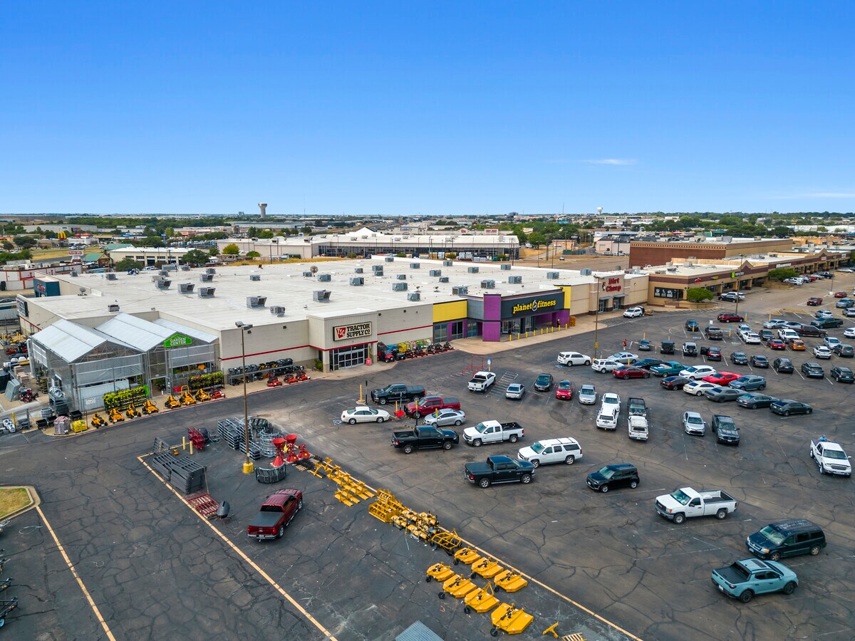 300 N Valley Mills Dr, Waco, TX 76710 Waco Commons