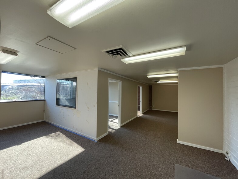 330 N Main St, Kaysville, UT for lease - Interior Photo - Image 2 of 7