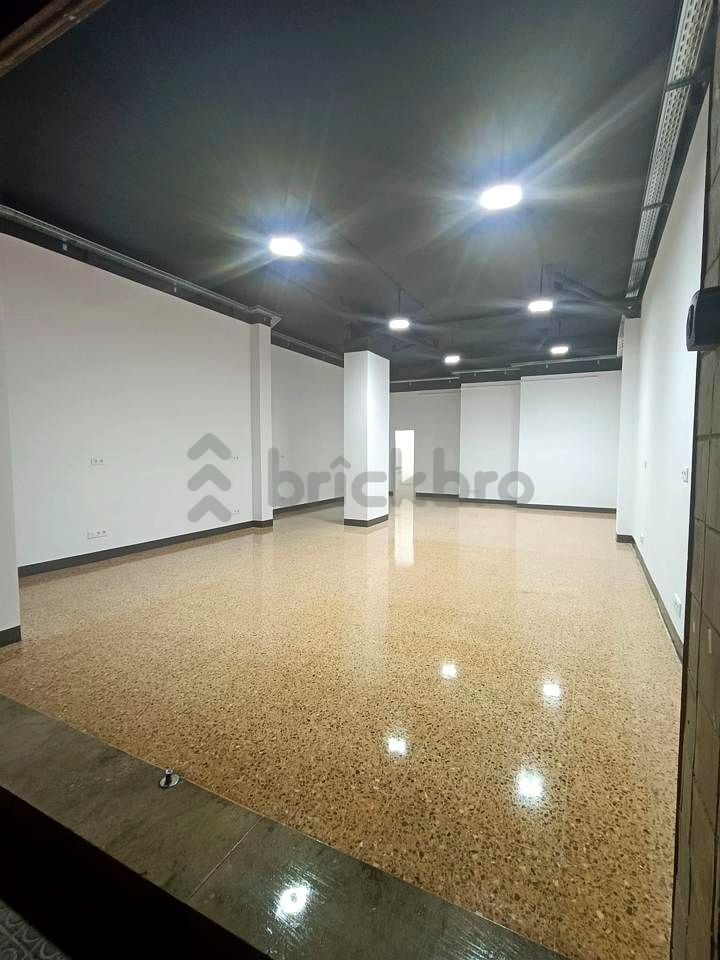 Retail in Barcelona, Barcelona for lease Interior Photo- Image 1 of 4