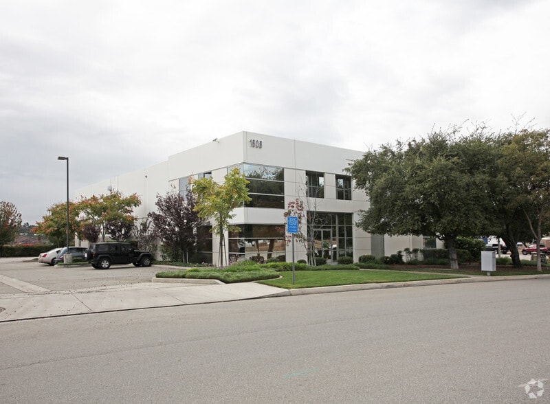 1608 Yeager Ave, La Verne, CA for lease - Primary Photo - Image 1 of 3