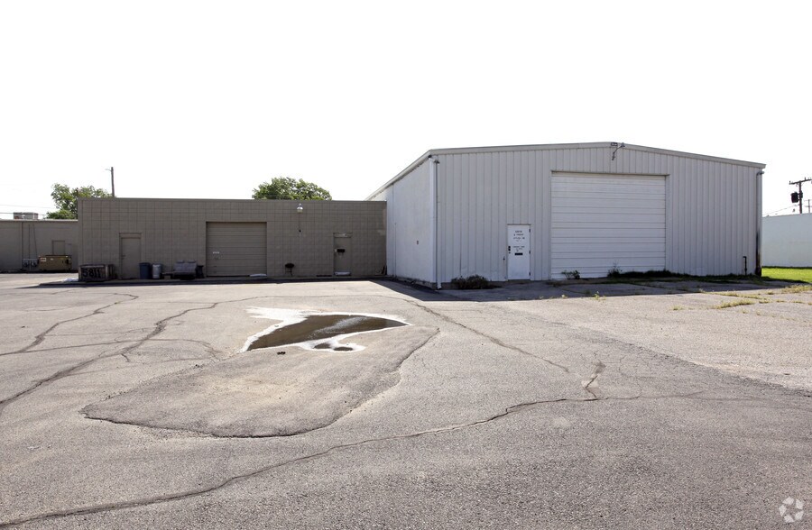 5819 S Owasso Ave, Tulsa, OK for lease - Primary Photo - Image 1 of 10