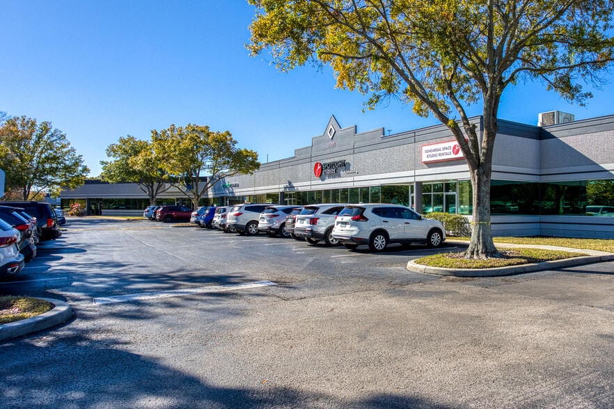 7751 Kingspointe Pky, Orlando, FL for lease - Building Photo - Image 2 of 8