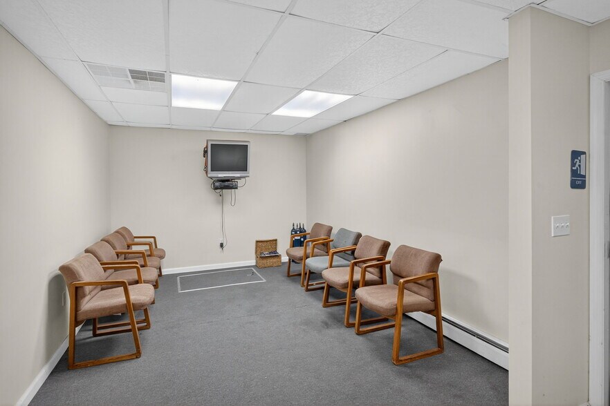 1106 Broadway, Fountain Hill, PA for sale - Building Photo - Image 2 of 25