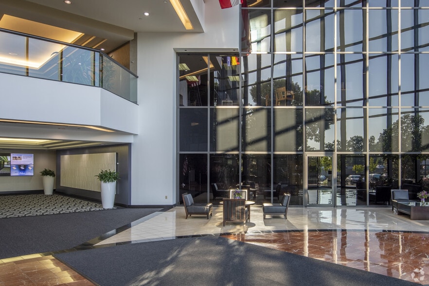 55 Merchant St, Springdale, OH for sale - Lobby - Image 3 of 9