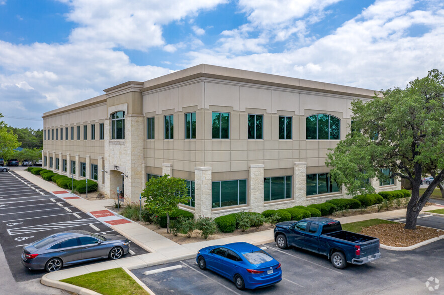 17721 Rogers Ranch Pky, San Antonio, TX for lease - Building Photo - Image 1 of 4