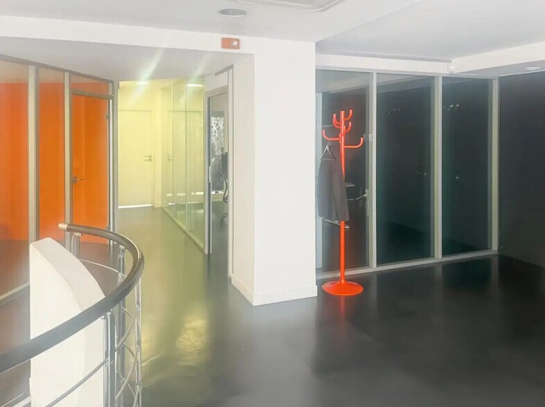 Office in Levallois-Perret for sale - Building Photo - Image 2 of 6