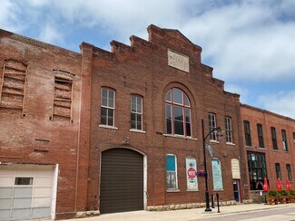 More details for 975 Jackson St, Dubuque, IA - Retail for Sale