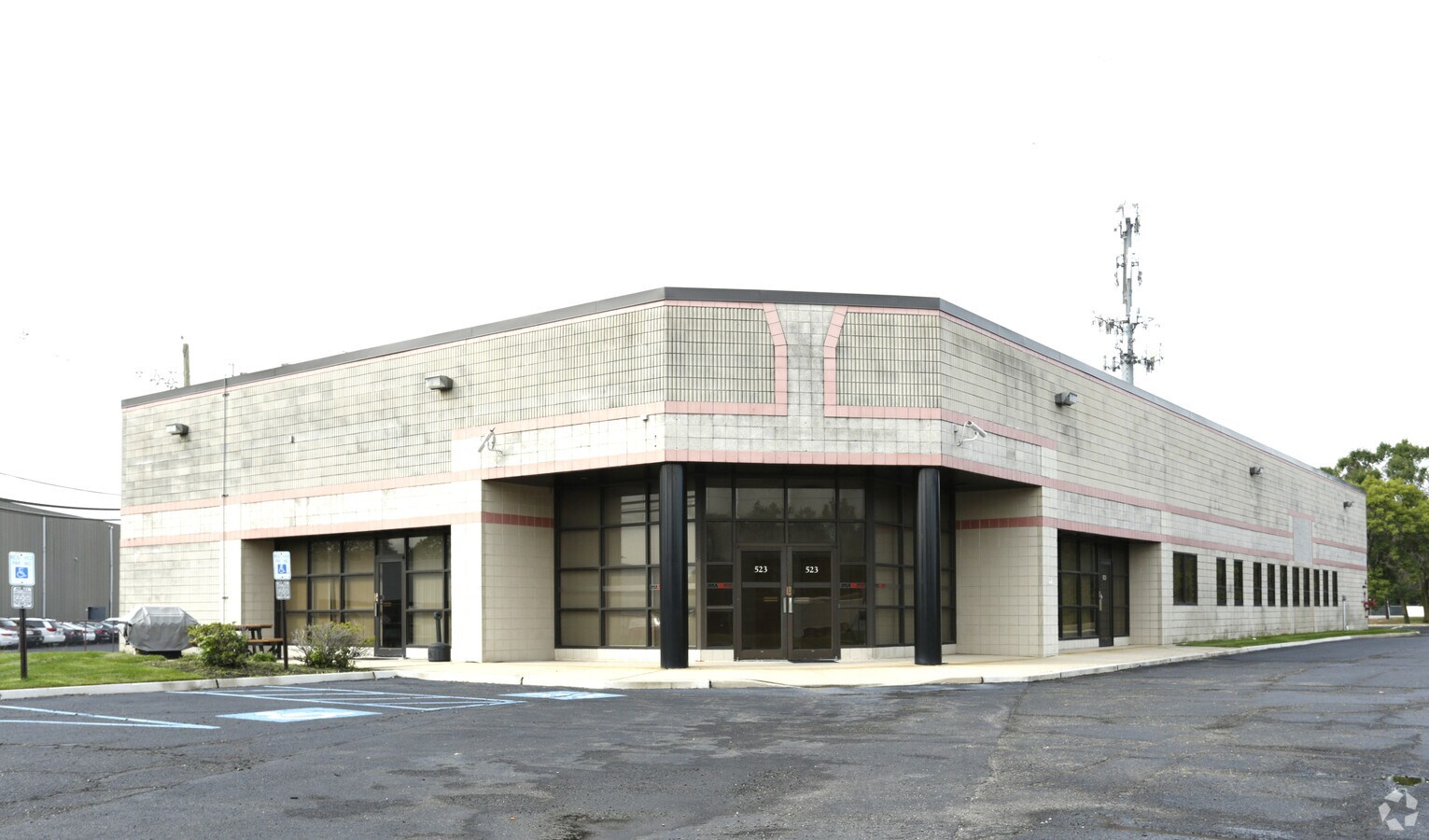 523 Raritan Center Pky, Edison, NJ 08837