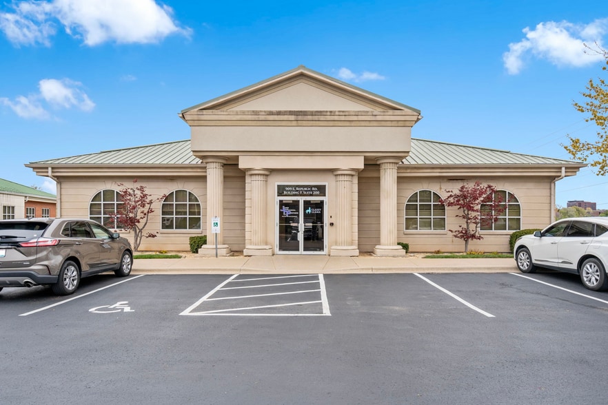 909 E Republic Rd, Springfield, MO for lease - Building Photo - Image 1 of 40