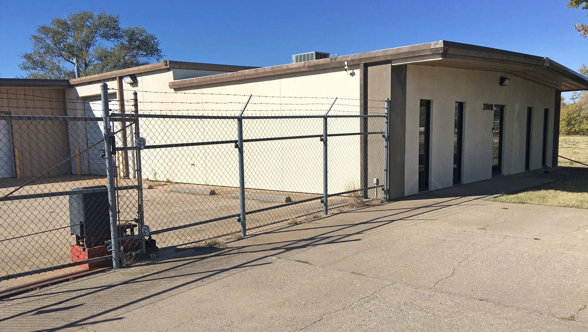 2008 W Harry St, Wichita, KS for lease Building Photo- Image 1 of 6