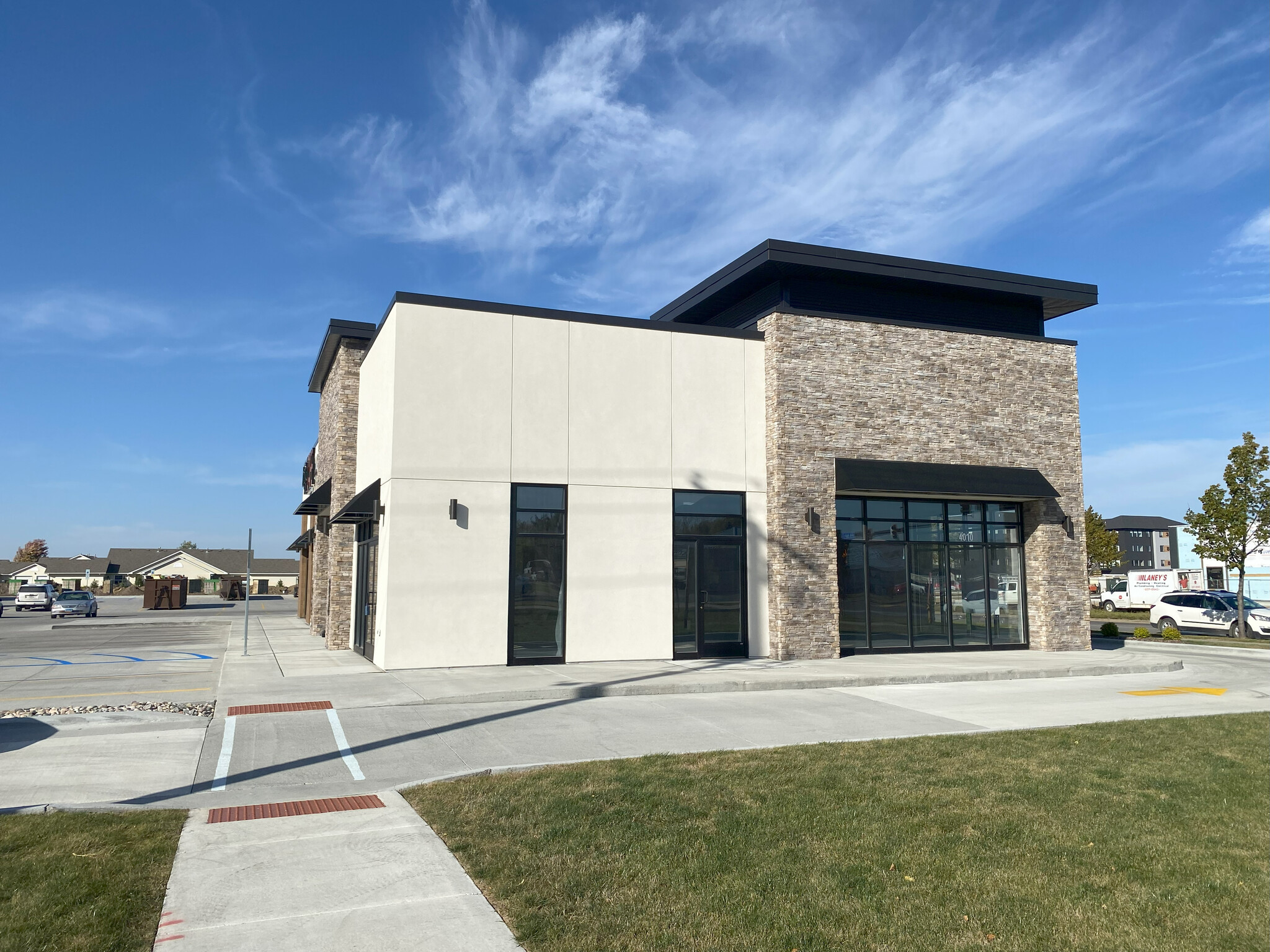 4002 S Washington St, Grand Forks, ND for lease Building Photo- Image 1 of 3