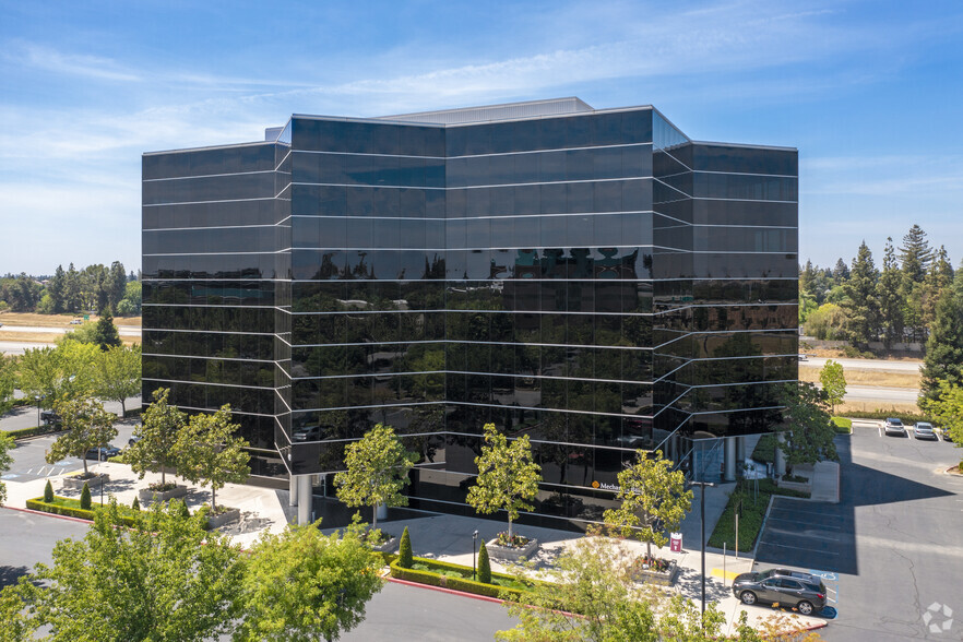 45 E River Park Pl W, Fresno, CA for lease - Building Photo - Image 2 of 5