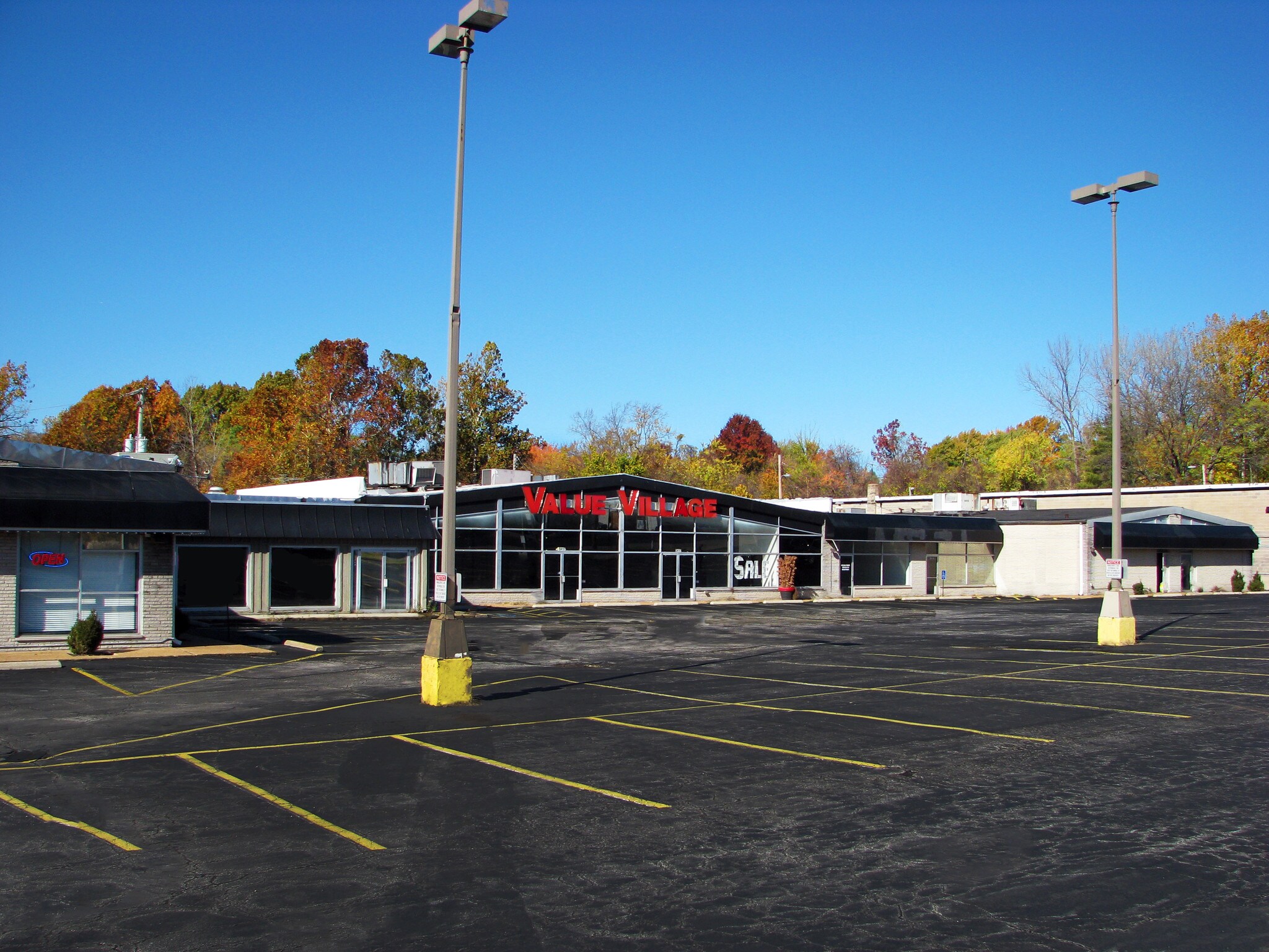 3401 N Lindbergh Blvd, Saint Ann, MO 63074 Retail Property for Sale