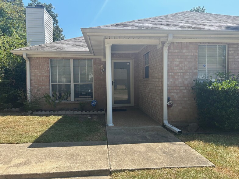 701 Champion Pl, Texarkana, TX for sale - Building Photo - Image 2 of 22