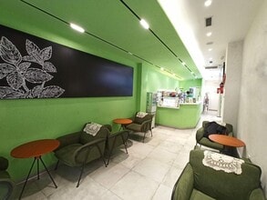 Retail in Barcelona, Barcelona for lease Interior Photo- Image 2 of 19