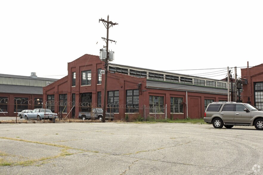 1809 COMMERCE Rd, LOUISVILLE, KY for sale - Building Photo - Image 2 of 2